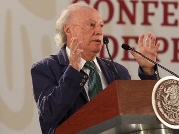 Environment Minister Víctor Manuel Toledo denounces the federal government