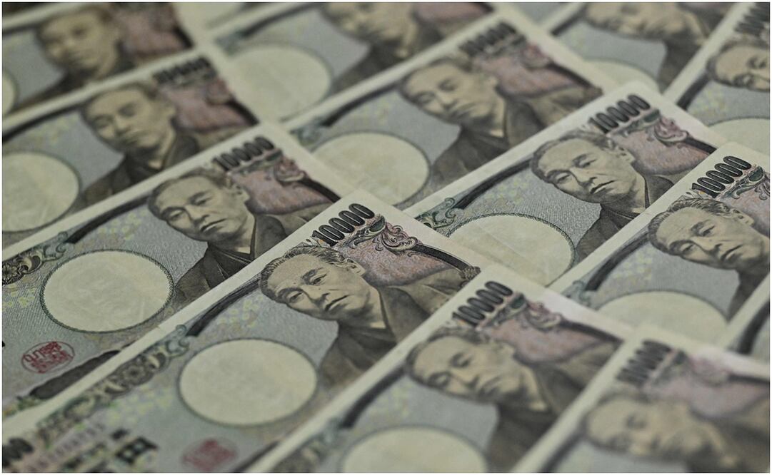 El yen rebasó este lunes la barrera de las 160 unidades por dólar, un nuevo mínimo desde abril de 1990. Foto: AFP