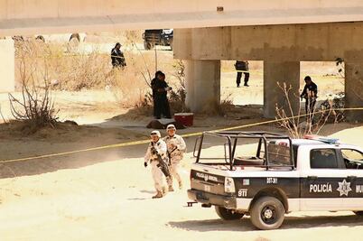 Descubren casquillos y armas en fosa clandestina