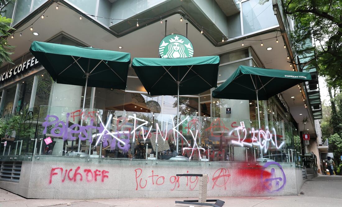 Integrantes del llamado "bloque negro" causaron destrozos en numerosos comercios de las colonias Hipódromo y Roma. (Foto: Fernanda Zamora/ EL UNIVERSAL)