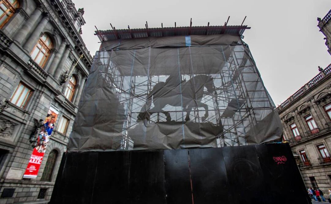 La escultura de Carlos IV será sometida a estudios electroquímicos, metalográficos, espectrometría infrarroja, de fluorecencia y de difracción de rayos X. (FOTO: Archivo EL UNIVERSAL)