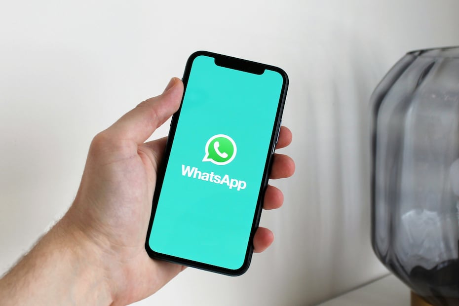 Desactiva las confirmaciones de lectura para que los demás no vean si ya leíste sus mensajes. Foto: Unsplash