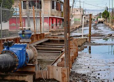 En Chalco, caminan entre el lodo otra vez
