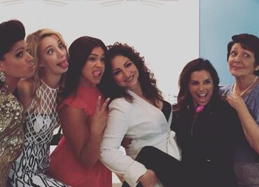 Eva Longoria y Gloria Estefan, en "Jane the Virgin"