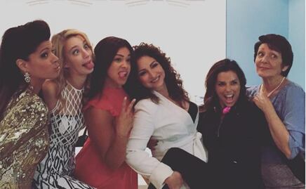 Eva Longoria y Gloria Estefan, en "Jane the Virgin"