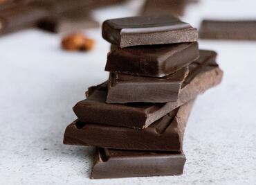 Cómo ayuda el chocolate amargo a la salud
