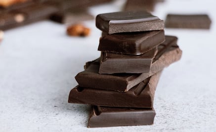 Cómo ayuda el chocolate amargo a la salud