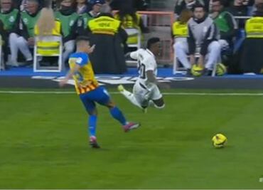La brutal patada que recibió Vinícius Jr. contra el Valencia