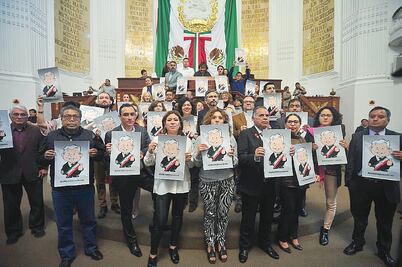 Toman tribuna en defensa de AMLO 