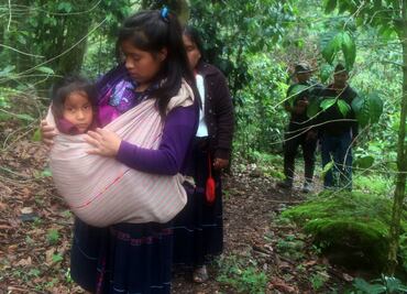 Arriesgan la vida para llevar a Teresa al doctor
