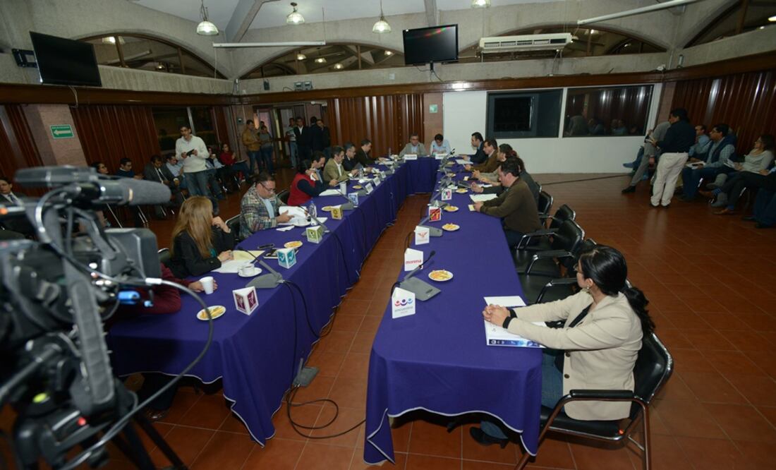 Sesión extraordinaria de la Comisión de Participación Ciudadana del Instituto Electoral del DF (Foto: IEDF)