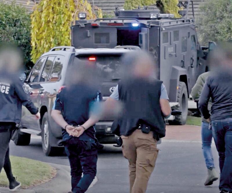 La policía de Victoria, en Australia, durante detenciones relacionadas con la Operación Escudo Troyano. Foto: EFE
