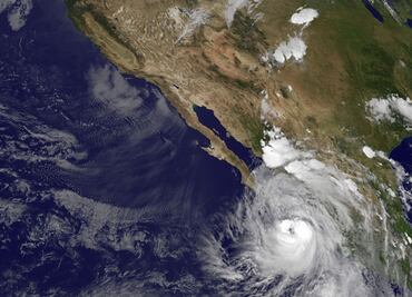 Decretan alerta Naranja en Sinaloa por huracán "Newton"