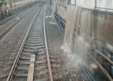 Se inunda, otra vez, la Línea A del Metro; activan servicio provisional