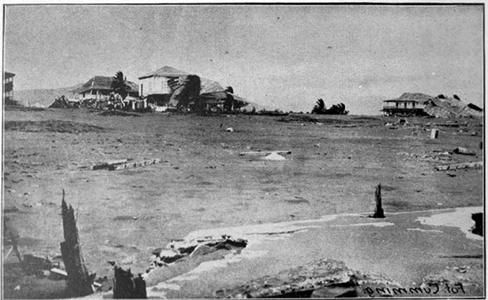 Vista panorámica de poblado de Cuyutlán, Colima, justo después del paso de un tsunami provocado por los sismos registrados en Junio de 1932. Al fondo se observan apenas unas cuantas casas de pie después de la devastación de los desastres naturales. Foto: Jorge L. Cummings/ Especial.
