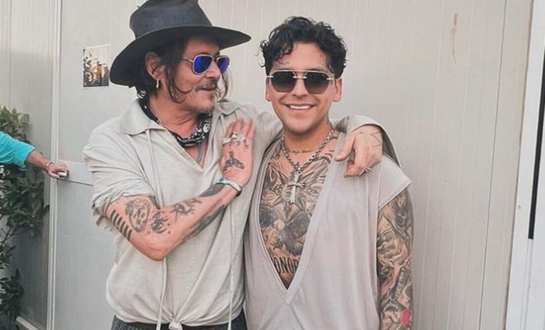 Nodal compartió esta fotografía junto a Johnny Depp en sus redes sociales. Foto: Instagram