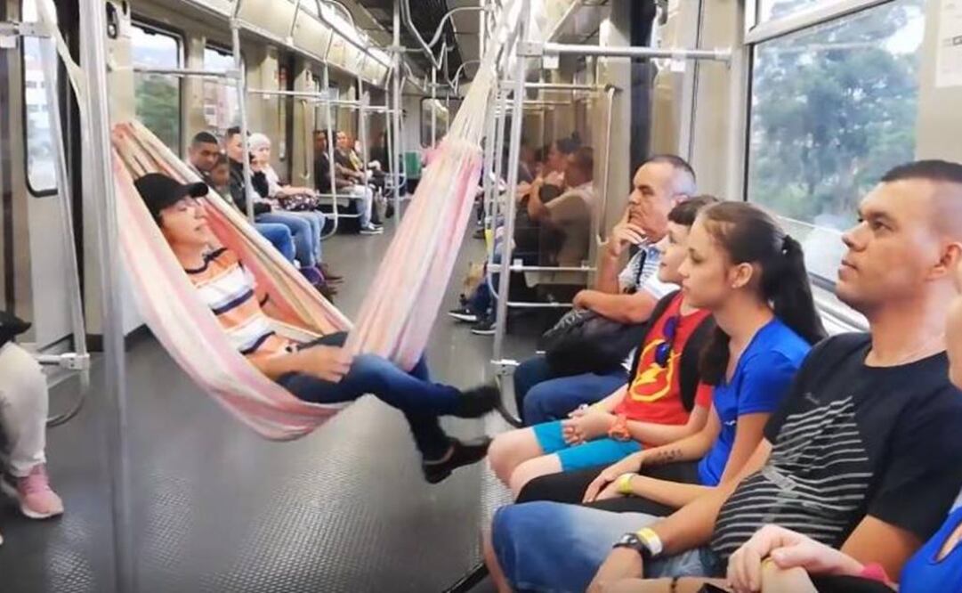 El metro no fue el único lugar donde el hombre colgó la hamaca (Foto: tomada de video)