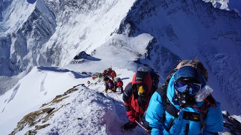 El Everest cierra temporada con la mitad de muertes y menos escaladores que en 2023