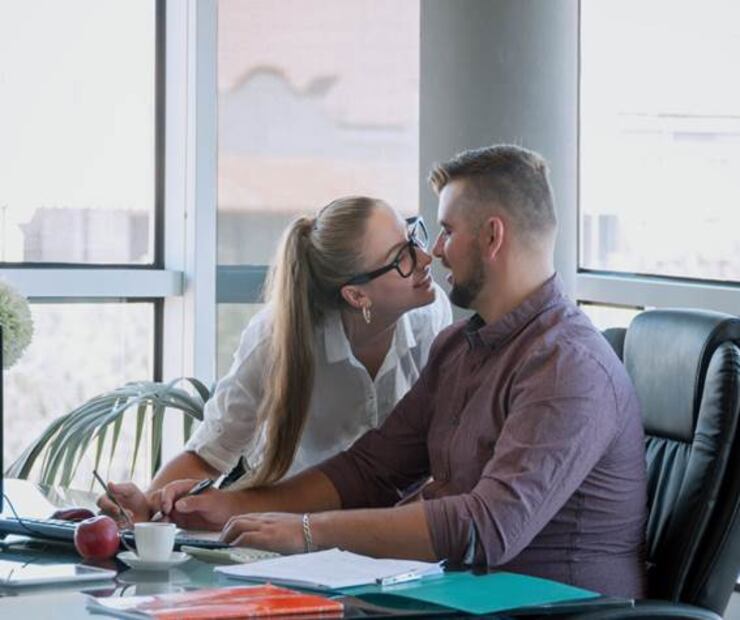 El amor está en la oficina: 57% inicia ahí su romance