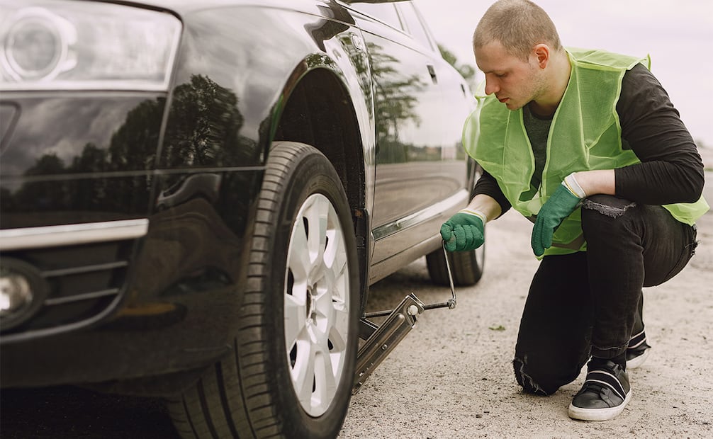 Las llantas pueden presentar daños por las condiciones climáticas. Foto: Freepik