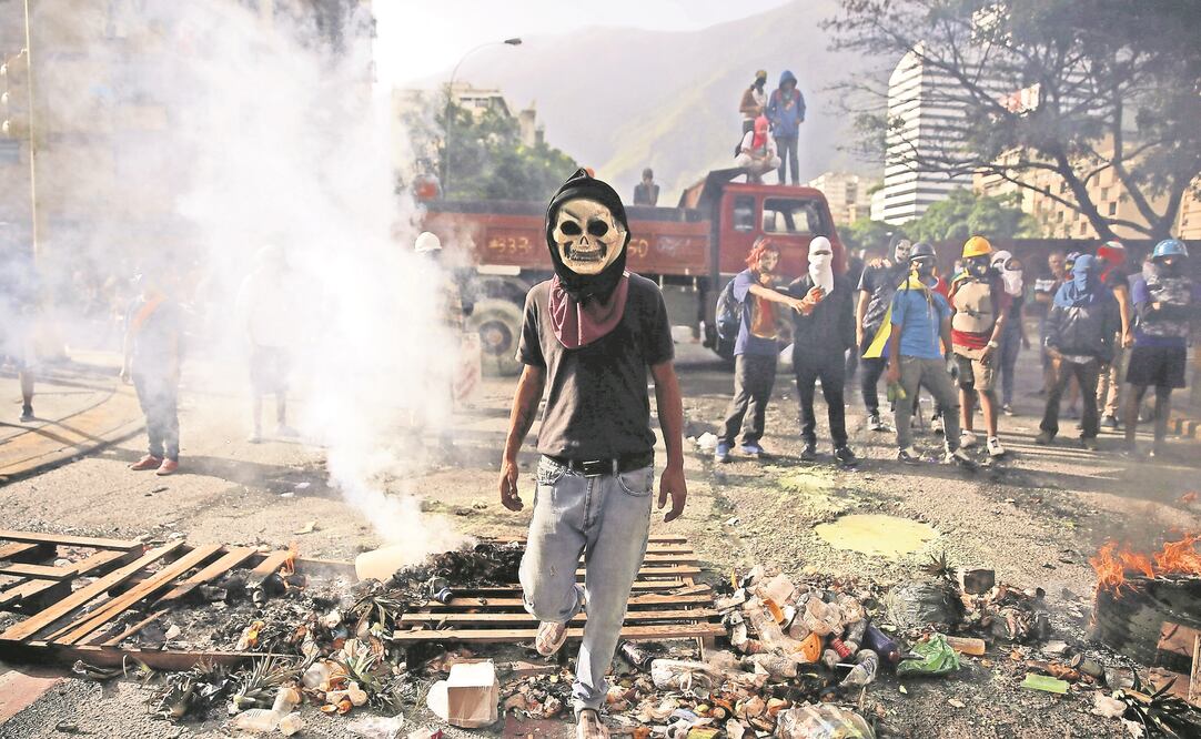 Manifestantes opositores realizaron ayer un “trancazo nacional”, como muestra de rechazo a la Asamblea Constituyente de Nicolás Maduro (IVÁN ALVARADO. EL UNIVERSAL)