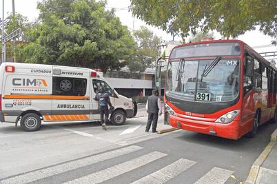 Metro y Metrobús trabajan lento y con sobrecupo