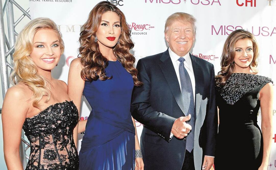 La cadena no emitirá los concursos de belleza de los que el magnate (al centro) es copropietario