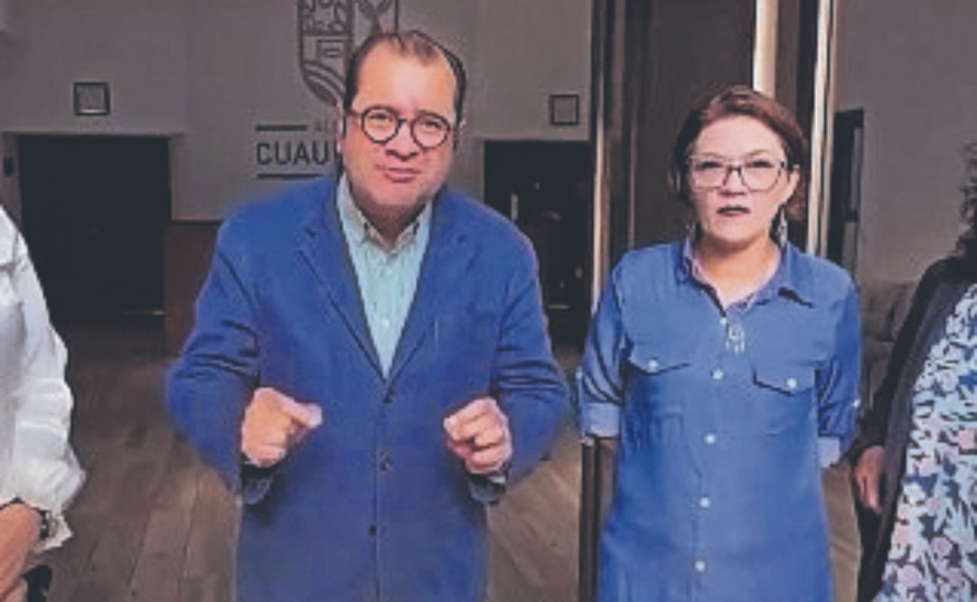 Al equipo de Rojo de la Vega no se le permitió ayer el acceso a la alcaldía. Foto Especial