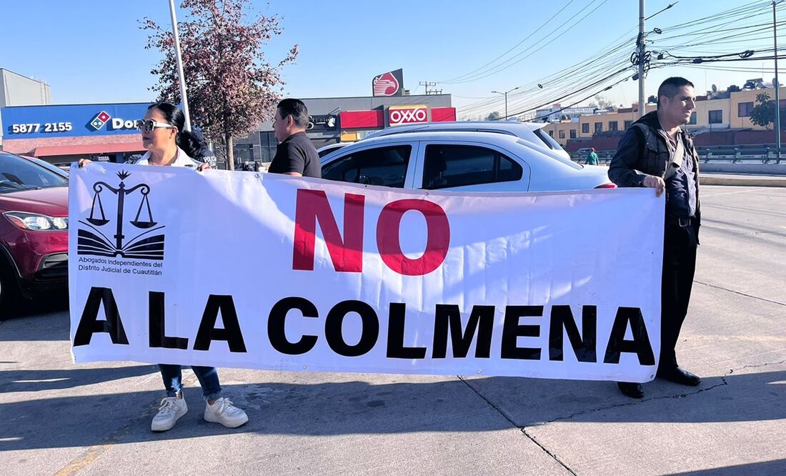 “Nos vendieron un sistema que no funciona, queremos una justicia pronta y expedita”, gritaban en sus consignas los abogados. Foto: Arturo Contreras / EL UNIVERSAL