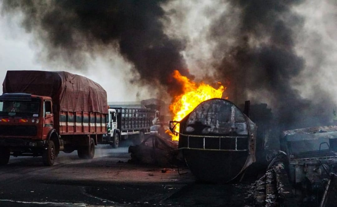 Explosión de un camión de combustible en Nigeria. Foto: Tomada de X @OsmaroIA