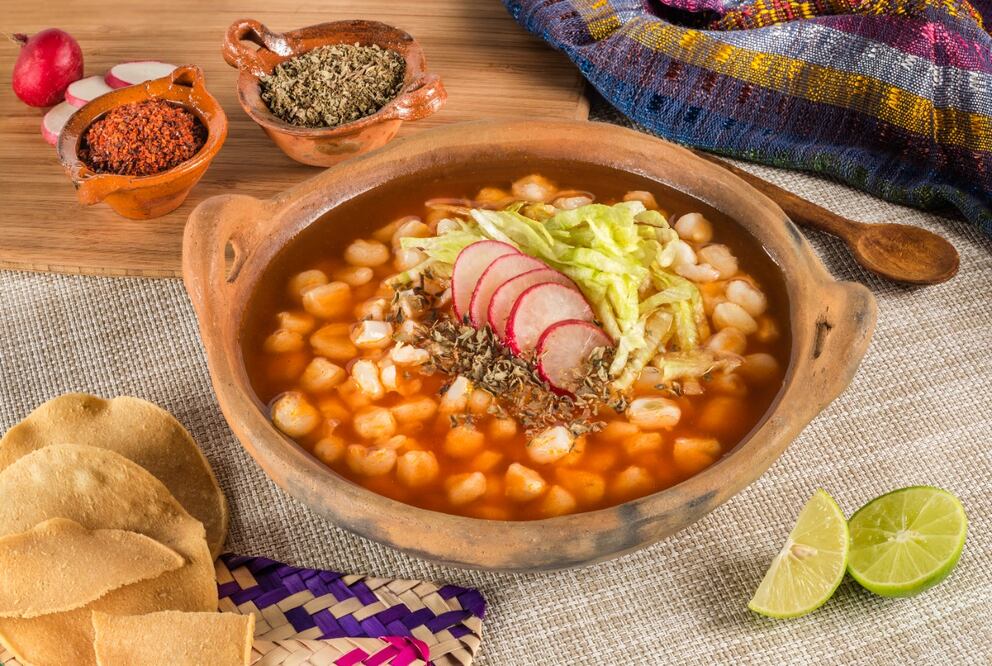 El pozole es una preparación tradicional mexicana que puedes consumir en todo el año. Foto: iStock