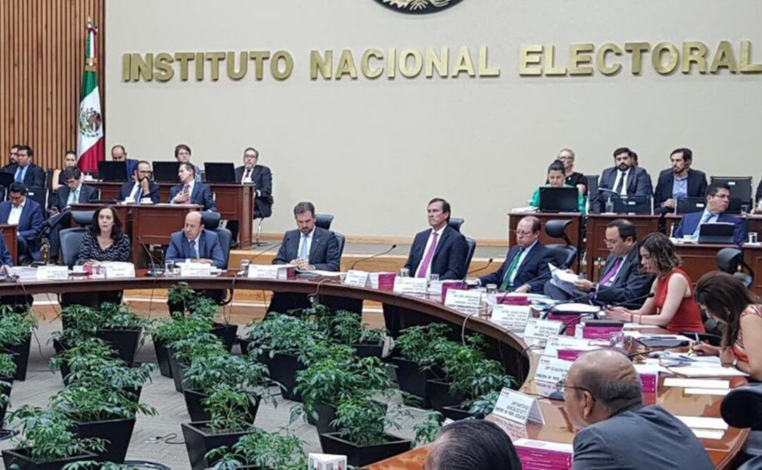 Sesión extraordinaria del INE. Foto: Especial 
