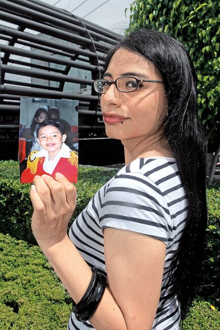 Salvador Omar decidió hacer la transición a Dora Omara a la mitad de su licenciatura en Estudios Latinoamericanos en la Facultad de Filosofía y Letras de la UNAM (FERNANDO RAMÍREZ. EL UNIVERSAL)