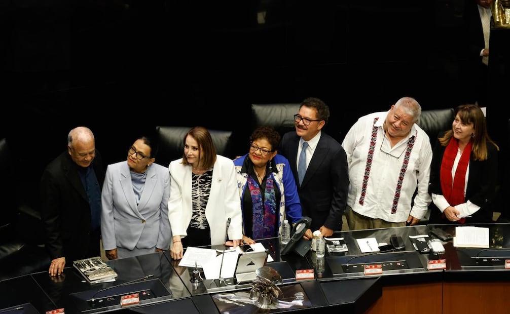 Rosa Icela Rodríguez, secretaría de Gobernación; Ernestina Godoy, Fiscal General de justicia; Laura Itzel Castillo Juárez, presidenta del Senado y los coordinadores de partidos encabezan la Ceremonia de Inauguración del Salón Ing. Heberto Castillo Martínez (14/04/2026). Foto: Diego Simón / EL UNIVERSAL