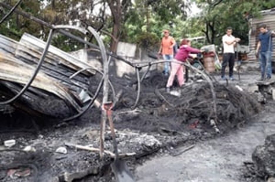 Incendio consume casas de lámina en Veracruz; no hay víctimas