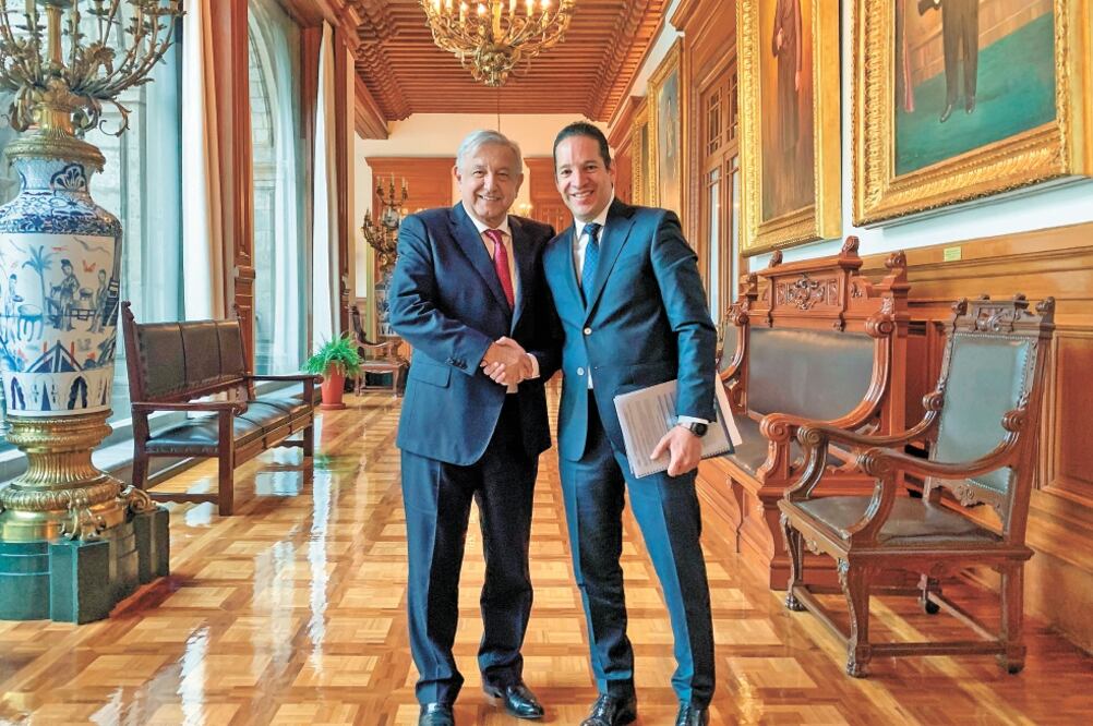 El presidente Andrés Manuel López Obrador se reunió con el gobernador de Querétaro y presidente de la Conago, Francisco Domínguez. Foto: Tomada de Twitter