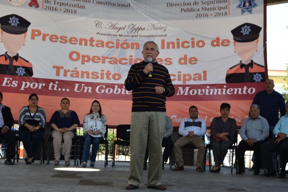 El presidente municipal de Tepotzotlán, Ángel Zuppa Núñez, tomó la palabra durante la presentación del programa para aplicar multas de transito (Foto: Rebeca Jiménez / EL UNIVERSAL)