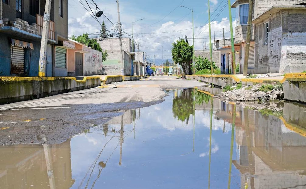 Siguen las obras y las lluvias anegan aún al oriente