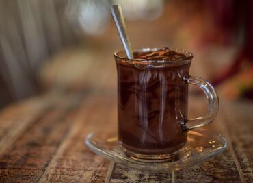 ¿Qué tipo de chocolate es mejor consumir y cuál es la cantidad recomendada por día?