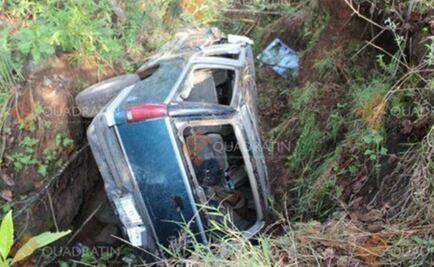 Volcadura deja un muerto y 12 heridos en Michoacán