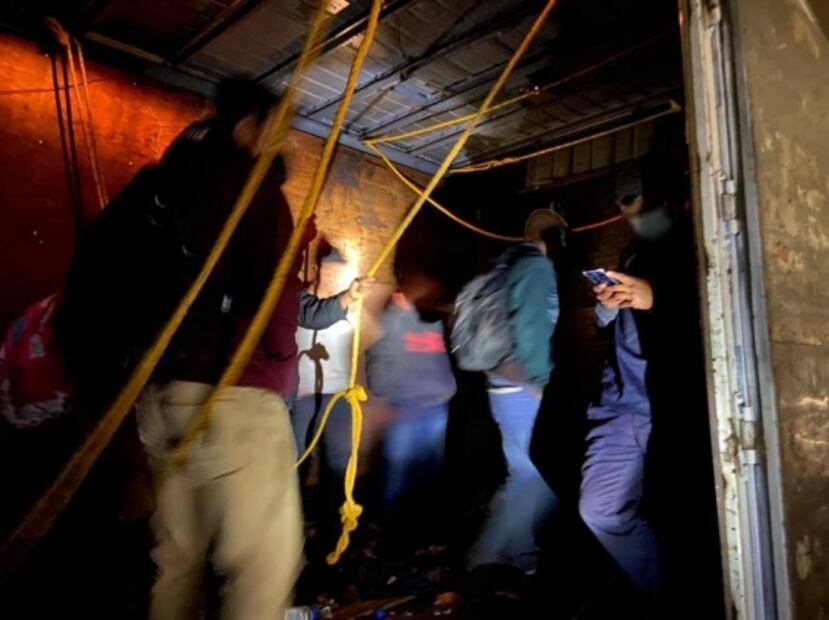 Rescatan a 235 migrantes que viajaban hacinados en camiones en Oaxaca y Veracruz