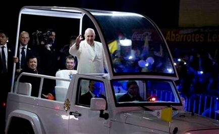 Pope arrives at envoy's residence to spend night