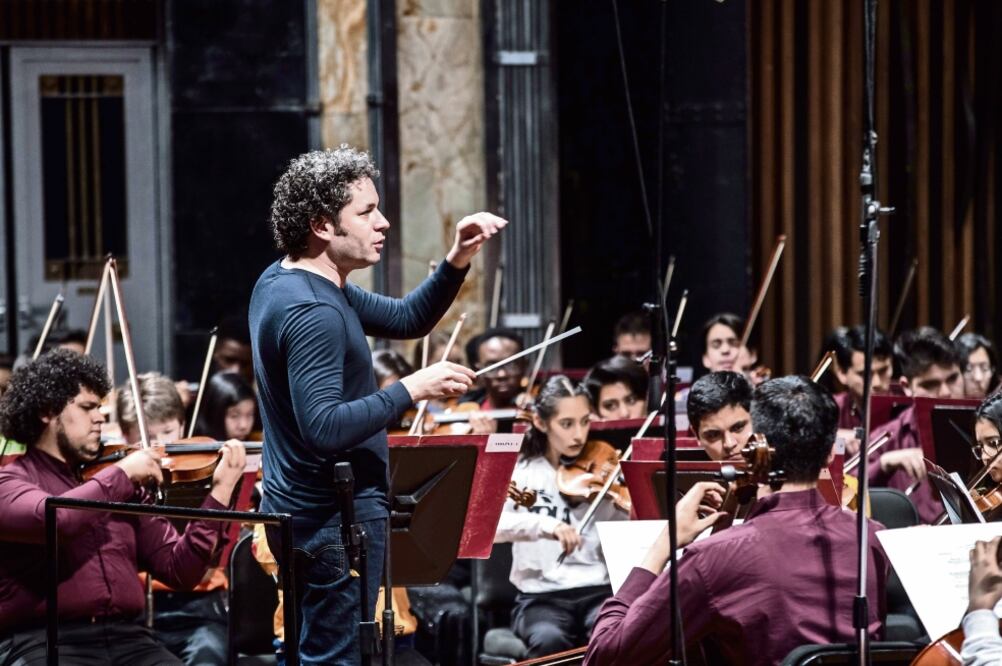 La música “nos hace iguales”, fue el mensaje que el director venezolano dejó a los músicos y al público. (GERMÁN ESPINOSA. EL UNIVERSAL)