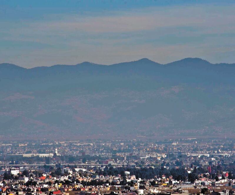 El Valle de Toluca reportó contaminación el primer día de 2021 por la quema de pirotecnia, fogatas y bajas temperaturas. Foto: CUARTOSCURO