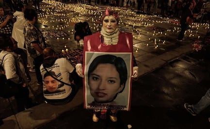 Vestida de payasita, Adela busca a su hija Mónica Alejandrina Ramírez; desapareció hace 20 años en la CDMX