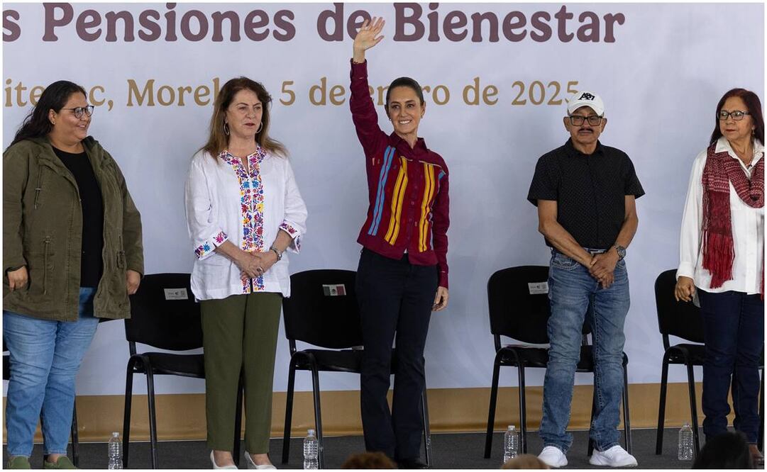 La presidenta Claudia Sheinbaum durante la entrega de tarjetas de la Pensión Bienestar en Xochitepec, este 5 de enero del 2025- Foto: Hugo Salvador / EL  UNIVERSAL