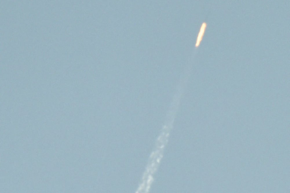 La agencia japonesa Kyodo divulgó hoy esta imagen del presunto cohete norcoreano (REUTERS)