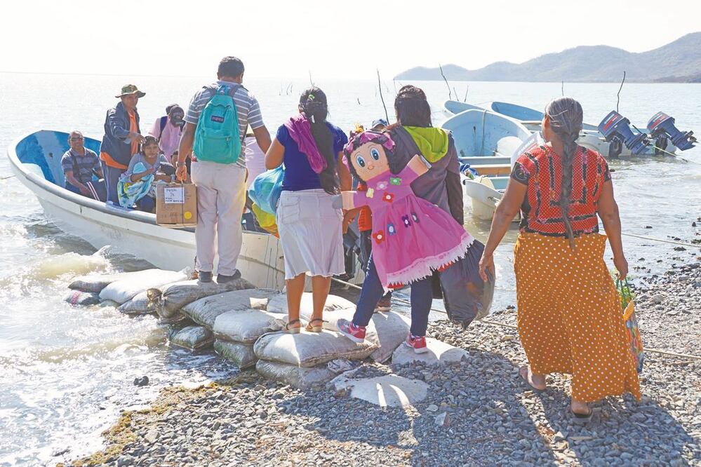 Pese a que en los tribunales se le dio la razón a Santa María del Mar, el bloqueo carretero persiste por San Dionisio, cuyos habitantes se oponen a la planta de paneles solares. Fotos: EDWIN HERNÁNDEZ