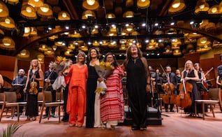 Gabriela Ortiz protagoniza una noche histórica con el estreno internacional de "La Reina Roja" en el Festival PAAX GNP