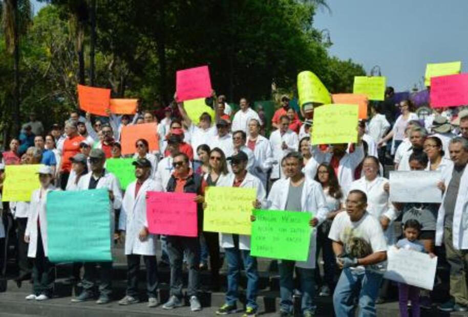 Se manifiestan en el país en apoyo a traumatólogo pediatra detenido en Oaxaca